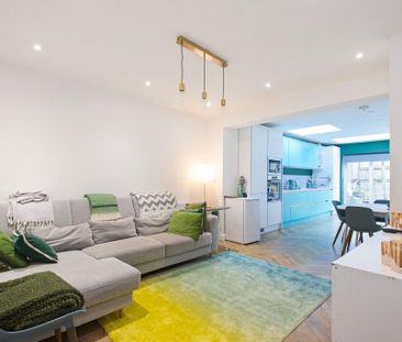 3 bedroom end of terrace house to rent - Photo 2