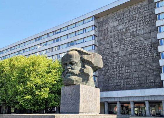 Schöne 2,5-Raum-Whg. mit großer Wohnküche und Tageslichtbad in zentraler Lage - Foto 1