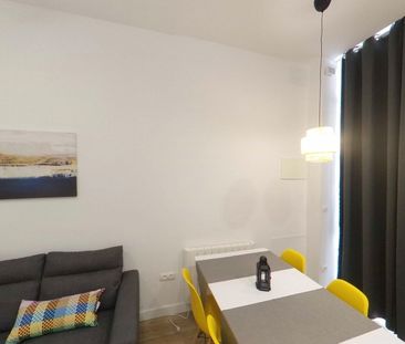 Piso de alquiler en Calle de Gutierre de Cetina, Pueblo Nuevo - Photo 2