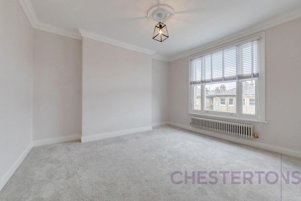 3 bedroom flat in Blackheath - Photo 1