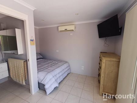 Fully Furnished 1-Bedroom Granny Flat - Photo 2