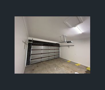 4 BEDROOM HOME - Photo 2