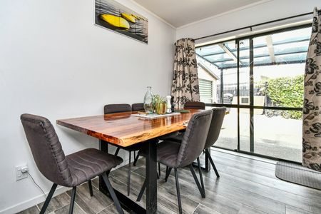 Spacious Family Living - Photo 2