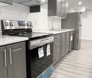 For Lease - 24 San Felice Lane, Hamilton, Ontario - Photo 2