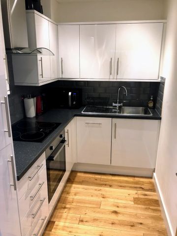 2 Bed Flat, Gloucester Terrace, W2 - Photo 5