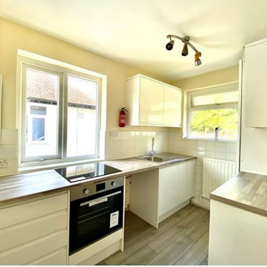 Flat to rent on - Photo 1