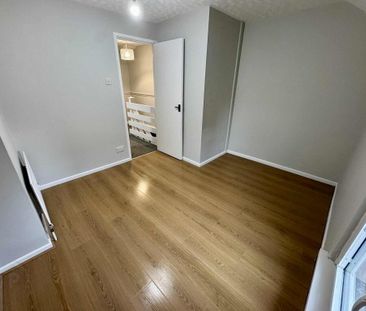 32 Lower Waterloo Road, Larne, BT40 1NP - Photo 5