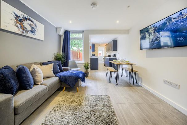 6 bedroom terraced house to rent - Photo 1