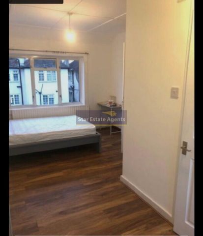 1 bedroom in a house share to rent - Photo 2