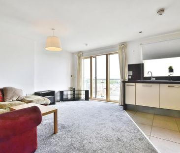 2 bedroom flat to rent - Photo 2