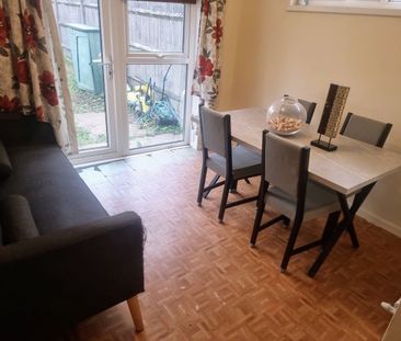 Room in a Shared Flat, Lairdale Close, SE21 - Photo 1