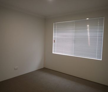 FRESH, MODERN, GREAT LOCATION-----HOME OPEN – FRIDAY 12/12/2025 – T... - Photo 4