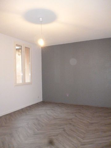 Location Appartement 2 pièces 45m² ELBEUF 76500 - Photo 4