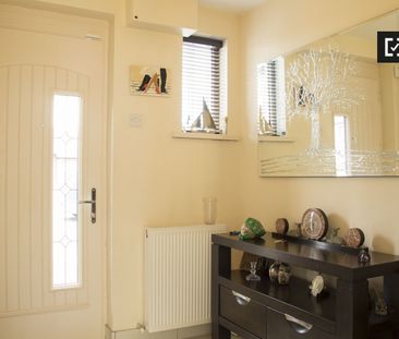 Inviting room in 3-bedroom apartment in Killester, Dublin - Photo 4