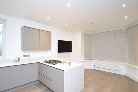 Greenbank, Green Lane, Northwood, HA6 - Photo 3