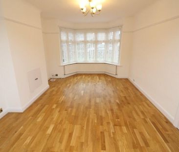 Edenfield Gardens, Worcester Park - Photo 2