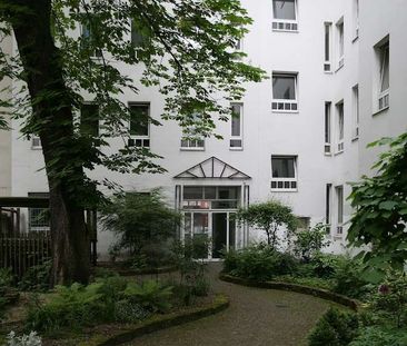 Individuell geschnittene 2-Zimmer-Wohnung mit Balkon steht zur Vermietung! - Foto 1