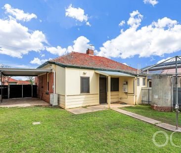 Open the Door to Comfort and Convenience on Dunorlan - Photo 2