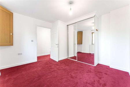 Freshly decorated two bedroom, two bathroom property on the ground floor of a popular development. - Photo 2