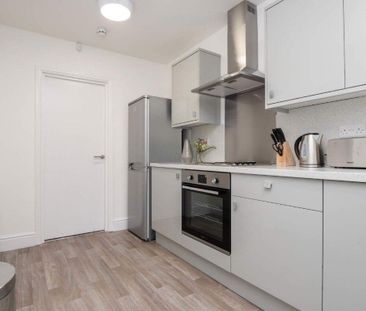 Downend Road, Kingswood - Photo 1