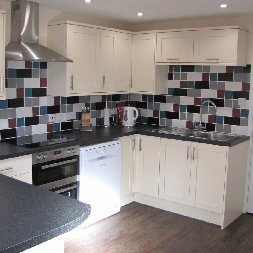 😱Situated In Highly Sought After Downley😱 Room 6 - Photo 2