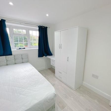 1 bedroom in a house share to rent - Photo 3