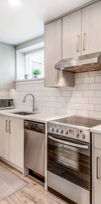 Studio Garden East Vancouver near PNE Radiant Heated floors Must see! - Photo 1