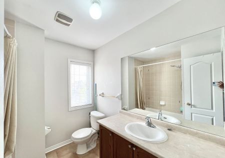 For Lease - 514 Candlestick Circle Unit# Upper, Mississauga, Ontario - Photo 3