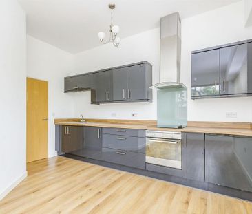 2 bedroom flat to rent - Photo 2