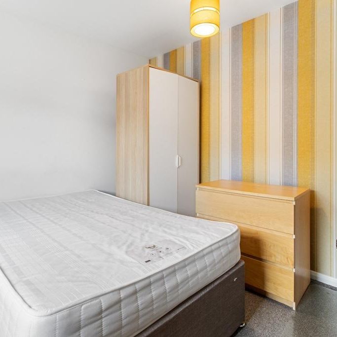 6 bedroom end of terrace house to rent - Photo 1