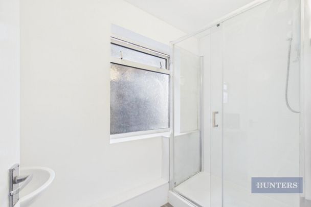 2 bedroom Flat To Let - Photo 1