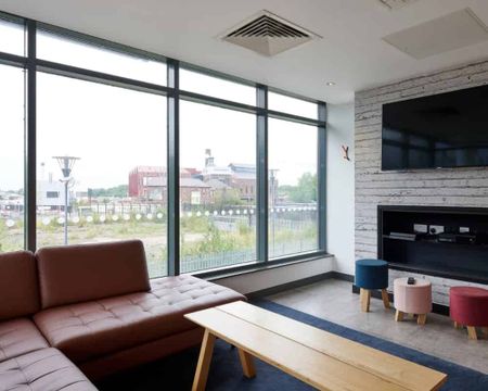 Accessible Classic En-suite - Photo 3