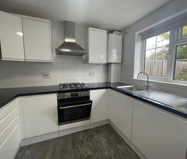 3 bedroom terraced house to rent - Photo 3