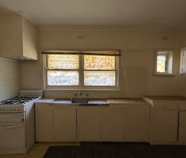 13 Wurruk Avenue, Preston VIC 3072 - Photo 3