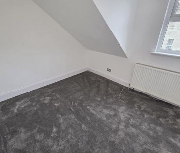 3 bedroom flat to rent - Photo 4