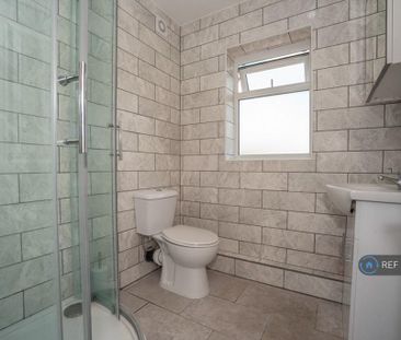 1 bedroom in a house share to rent - Photo 6