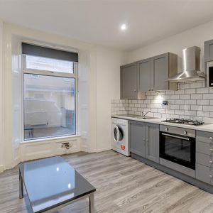 Clifton Place, North Hill, Plymouth - Photo 2