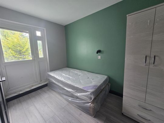 Victoria Road, Ruislip HA6, London - Photo 1