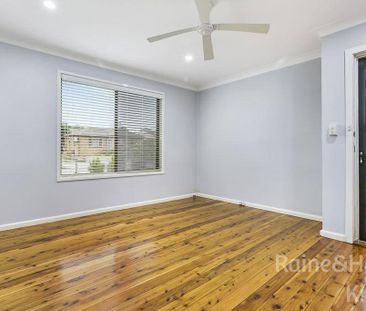 Beautifully renovated 3 bedroom home - Photo 3