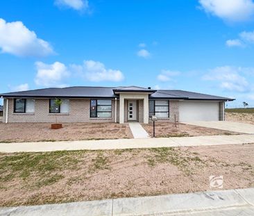 STUNNING NEW CONSTRUCTION IN PRIME SPOT - Photo 1