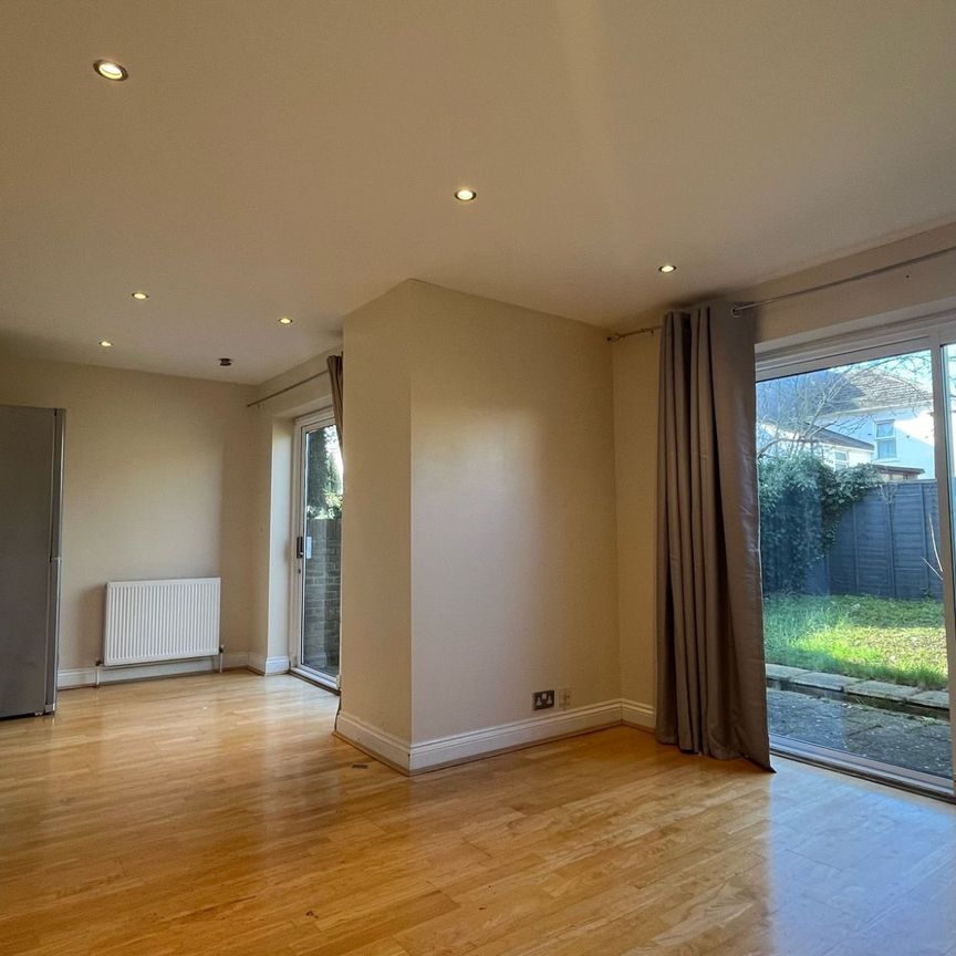 Butler Street, Greater London, UB10 - Photo 1