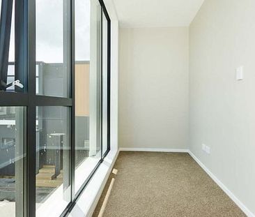Modern One-Bedroom Townhouse in Prime Location - Photo 4