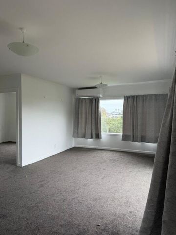 Newly Renovated 2-Bedroom Unit with Panmure Basin Views - Photo 2