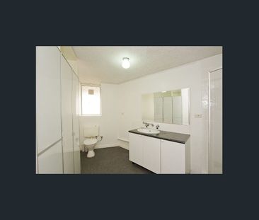 Charming Unit - Photo 6