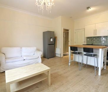 3 bedroom flat to rent - Photo 2