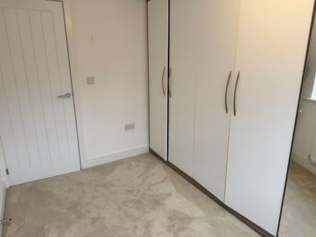 York Road Priorslee, Telford - Photo 3