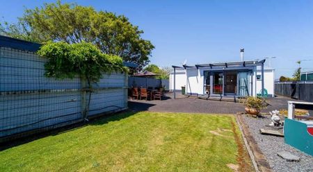 Perfect Family Home - Photo 2