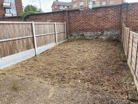 Woodford Green, IG8, Property for rent - Photo 5