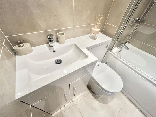 Lower Northam Road, Southampton, Hedge End - Photo 1