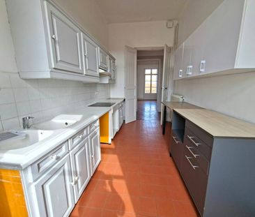 Location - Appartement T5 de 144 m² avec deux balcons et cave - Pro... - Photo 3